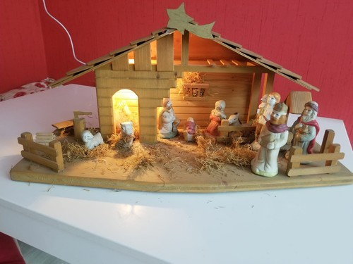 Weihnachtskrippe aus holz mit - weihnachtskrippe,