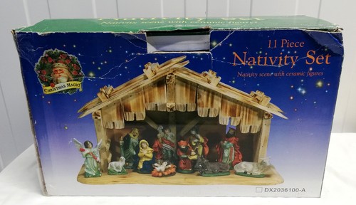 Krippe aus holz mit figuren - aus,