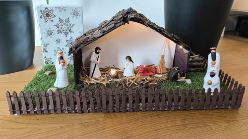 Beleuchtete weihnachtskrippe - beleuchtete,